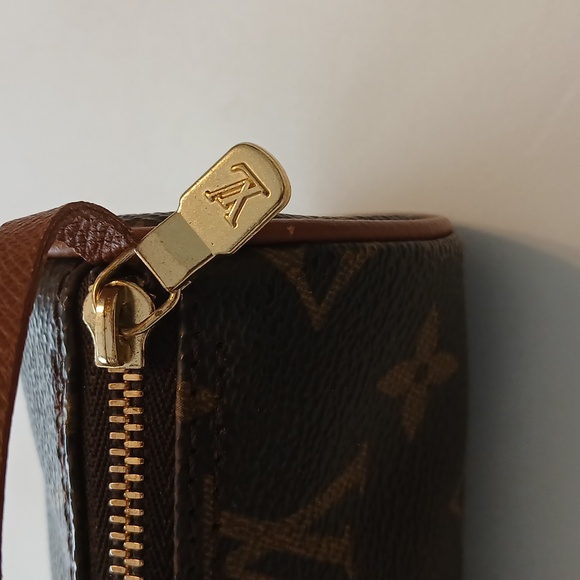 LOUIS VUITTON Pouch - Picture 7 of 7